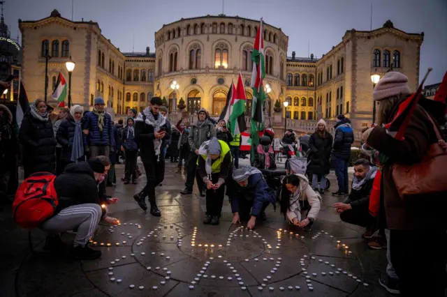 यसअघि गाजामा युद्धविरामको सम्झौता हुँदा खुशीयाली मनाइँदै