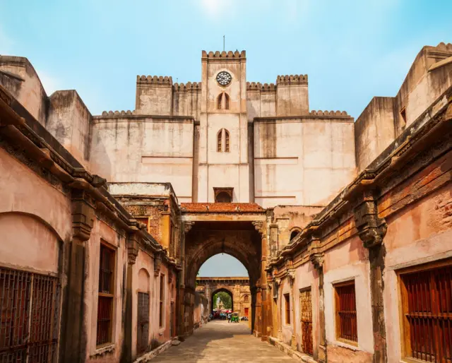 ભદ્રનો કિલ્લો, ભદ્રકાળી મંદિર, લાલ દરવાજા, તીન દરવાજા, અમદાવાદ, હૅરિટેજ સિટી, ઇતિહાસ, સ્થાપત્ય, મુઘલકાળ, સલ્તનતકાળ, ઇસ્લામી સ્થાપત્યો, અહમદશાહ, ગુજરાતનો ઇતિહાસ, બીબીસી ગુજરાતી 