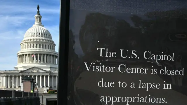 সরকারি কার্যক্রম মারাত্মক বিঘ্নিত হওয়ায় সাধারণ মানুষের জীবনে প্রভাব পড়তে শুরু করেছে