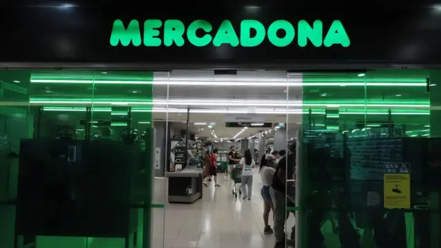 Іспанський супермаркет Mercadona, ананаси, любовний тренд