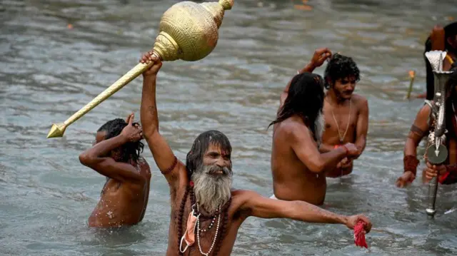 धर्म, धार्मिक प्रथा, अथवा आधुनिक कायदे यांचा परिणाम सामान्यांच्या रोजच्या आयुष्यावर असतो.