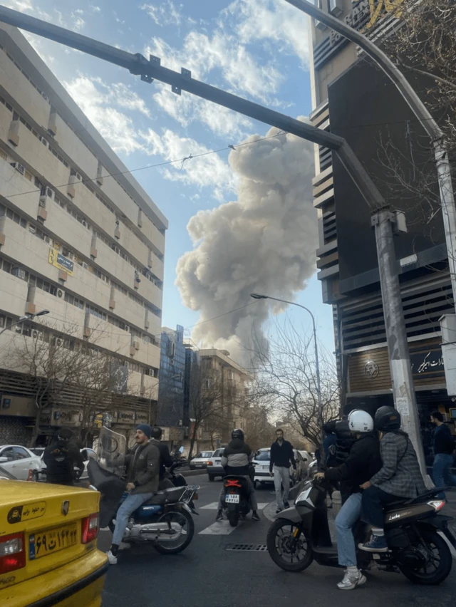 தெஹ்ரானில் இதுவரை மூன்று வெடிப்புகள் நிகழ்ந்துள்ளதாக இரானிய செய்தி முகமை தெரிவித்துள்ளது.