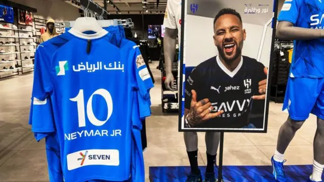 نیمار، ستاره سابق بارسلونا و پاری‌سن‌ژرمن، با قرادادی به ارزش ۷۷/۵ میلیون پوند همراه با بندهای پاداش، ماه اوت گذشته به الهلال پیوست