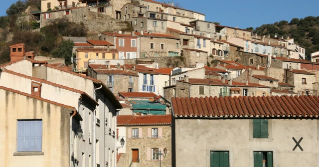 Caserío en una localidad de Cataluña.
