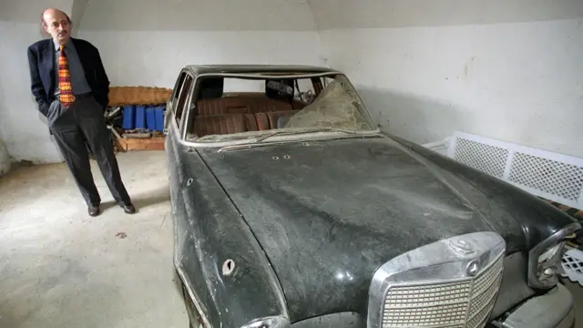 وليد جنبلاط والسيارة التي كان يستقلها والده كمال جنبلاط عندما اغتيل