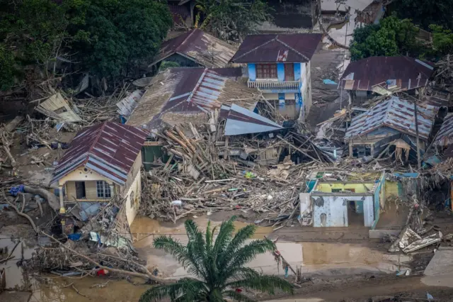 Pascabanjir bandang di Aceh Tamiang, Aceh, Kamis (4/12/2025). 