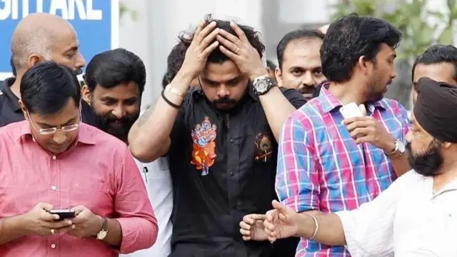 اس معاملے میں سری سنتھ سمیت تین کرکٹرز کو سزا ہوئي تھی