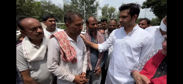 કોંગ્રેસના નેતાઓ મૃતકોના પરિવારને મળ્યા હતા.