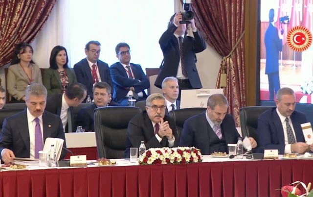 18 Kasım'daki toplantıda yer alan AKP'li komisyon üyelerinin sırası