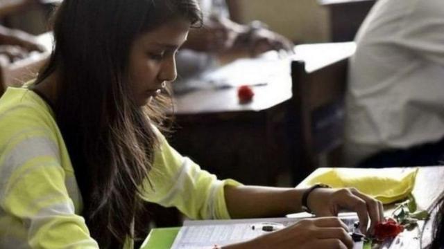 சிபிஎஸ்இ: பள்ளிக்கு செல்லாமல் பயிற்சி வகுப்புகளுக்கு மட்டும் செல்லும் பிளஸ் 1, பிளஸ் 2 மாணவர்கள் - ஆய்வில் அதிர்ச்சி