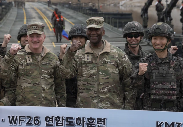 경기도 연천에서 열린 한미연합훈련 '자유의 방패(Freedom Shield) 26' 훈련에 참석한 자비에 브런슨 한미연합군사령관. 