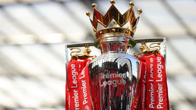 Di Premier League trophy