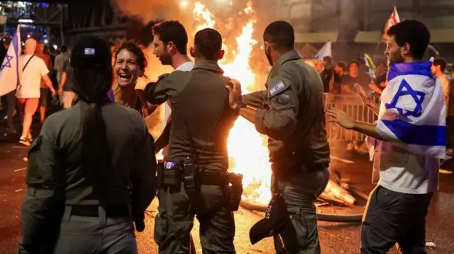 இஸ்ரேல் - பாலத்தீனிய போர்: பணயக் கைதிகளை மீட்கக் கோரி இஸ்ரேலில் போராட்டம்