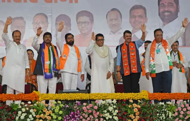 महायुति के नेता एक कार्यक्रम में