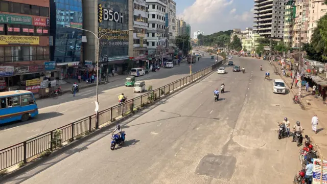 সকাল রাজধানীর শ্যামলী এলাকা