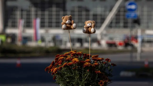 సెర్బియా, నోవి శాడ్, రైల్వే స్టేషన్, ఆందోళనలు, ట్రాఫిక్ జామ్, రహదారుల దిగ్బంధం, ఆందోళనకారుల డిమాండ్లు