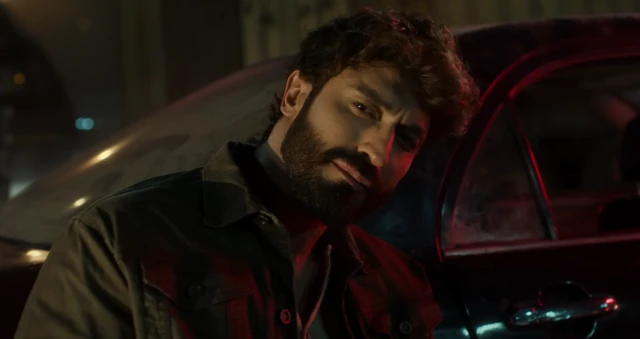 படத்தில் சில காட்சிகளை யூகிக்க முடிகிறது என்கிறது தினத் தந்தி.