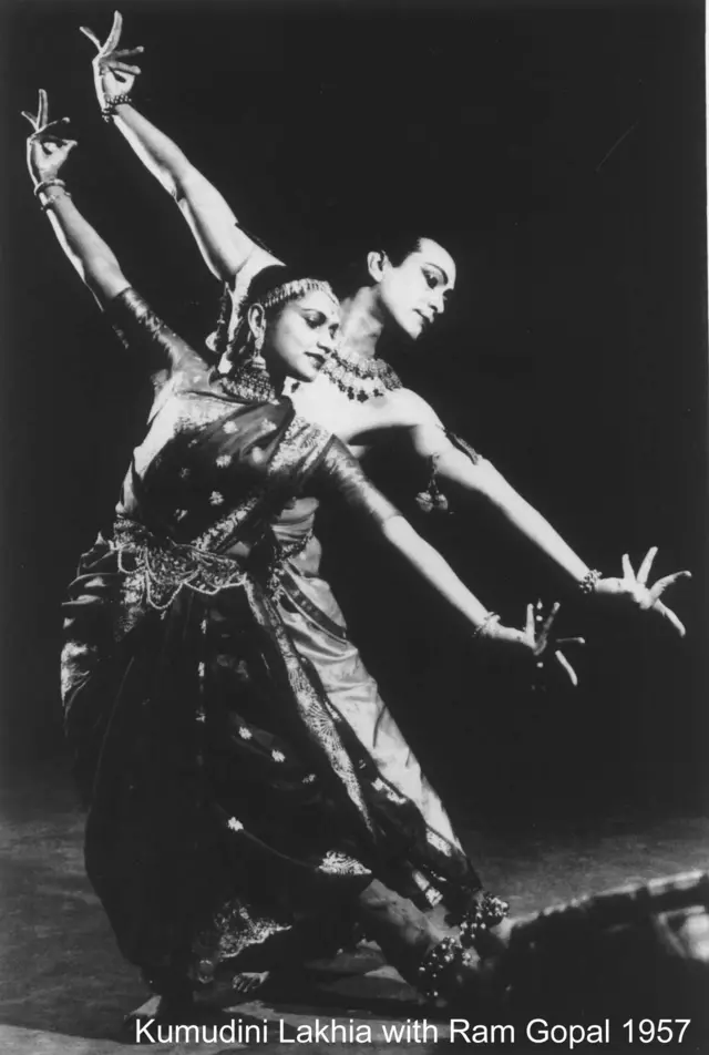 કુમુદીની બહેન લાખિયાનું અવસાન વ્યક્તિ પરિચ, કુમુદીની બહેન કુમી બહેનનું કથકક્ષેત્રે પ્રદાન, બીરજુ મહારાજ, શંભુ મહારાજ, કથક અને ભરતનાટ્યમ્, કદમ્બ સેન્ટર ફોર ડાન્સ એન્ડ મ્યુઝિક, ઇશિરા પરીખ, મૌલિક શાહ, બીબીસી ગુજરાતી, બીબીસી ન્યૂઝ ગુજરાતી 