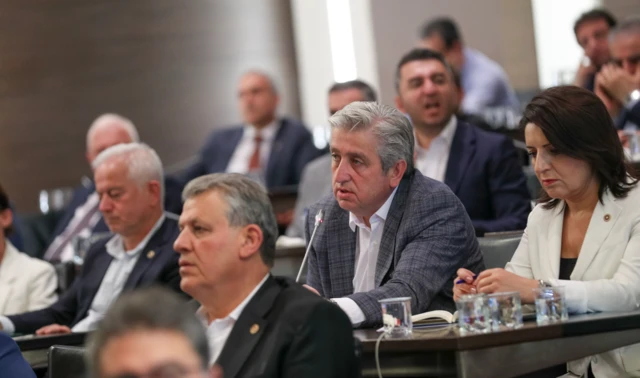 CHP'nin kapalı grup toplantısında vekiller konuşuyor.