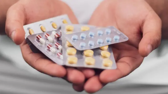 Antibiyotik, modern tıbbın temel taşı haline geldi, ancak aşırı kullanım konusunda artan endişeler var