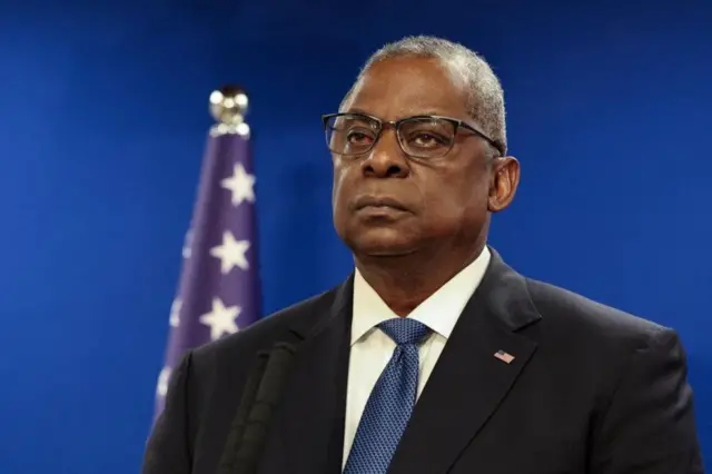Hogganaa Humna Waraana US, Looyid Oostiin