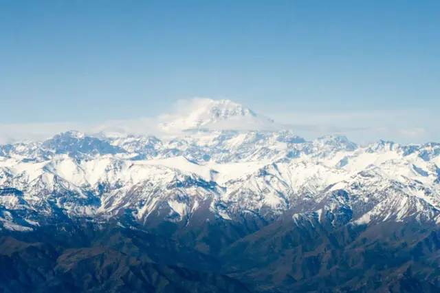Jaringan jalan Kekaisaran Inca yang disebut Qhapaq Ñan di masa lampau tercatat melalui puncak-puncak Pegunungan Andes yang tertutup salju.