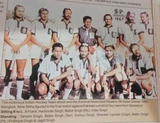 1966 ਵਿੱਚ ਏਸ਼ਿਆਈ ਖੇਡਾਂ ਵਿੱਚ ਹਾਕੀ ਲਈ ਪਹਿਲਾ ਸੋਨ ਤਗਮਾ ਜਿੱਤਣਾ ਵਾਲੀ ਭਾਰਤੀ ਟੀਮ ਦੇ ਖਿਡਾਰੀ 