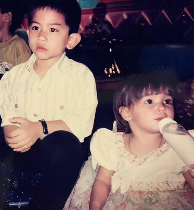 เจ้าชายและพระชายา ขณะมีพระชันษาเพียง 2-5 ปี