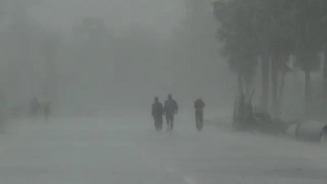 ঢাকা, খুলনা, রাজশাহী ও রংপুর বিভাগের প্রায় সবগুলো জেলাতে মৃদু শৈত্যপ্রবাহ চলছে বলে জানিয়েছে আবহাওয়া অধিদপ্তর