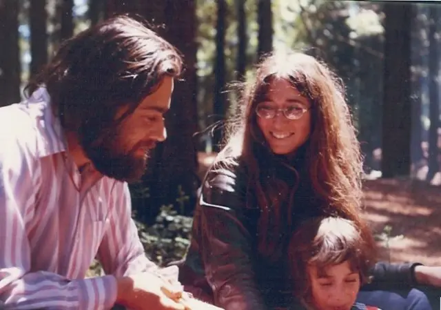 Manuel Blum y Lenore con su hijo cuando era pequeño