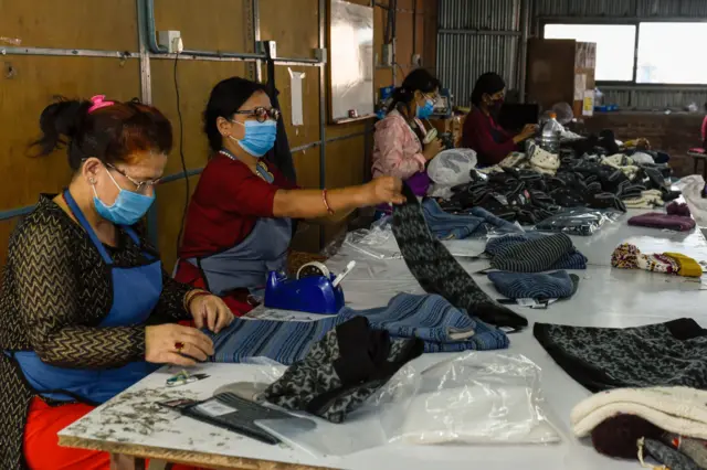 नेपालबाट निर्यात हुने मुख्य वस्तुमा तयारी पोसाक पनि पर्छ 