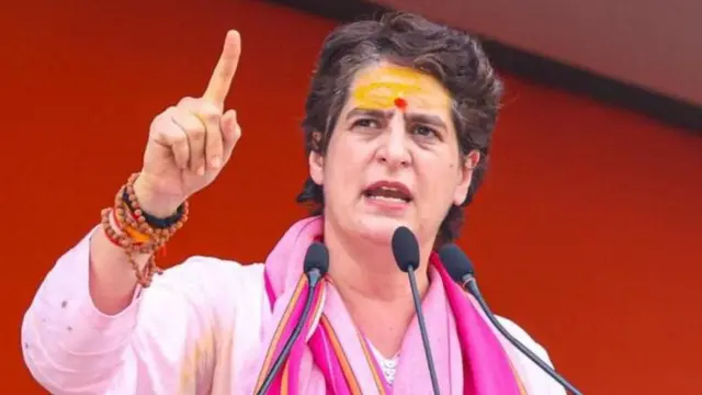 कार्यक्रम के दौरान मंच पर बैठे अश्विनी चौबे और बीजेपी के अन्य नेता 