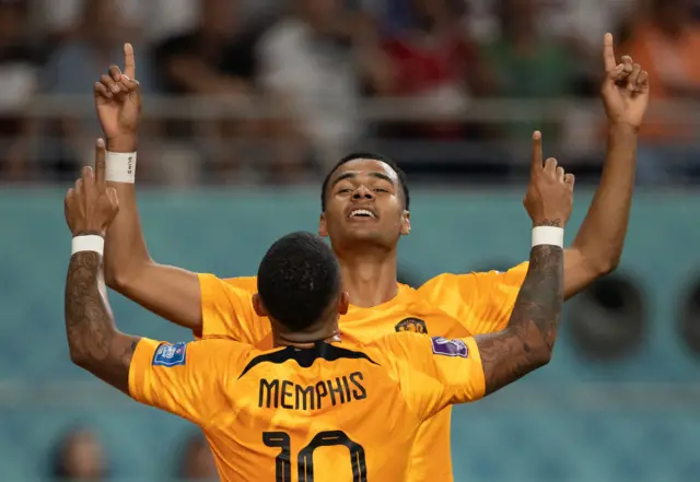 Нидерландия үчүн биринчи году Мемфис Депай киргизди