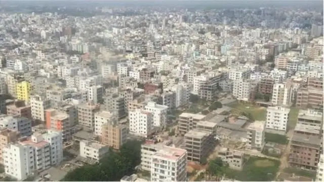 আরও বেশি মাত্রার ভূমিকম্প হলে ঢাকায় বড় বিপর্যয় হতে পারে বলে অনেকে আশংকা করে থাকেন