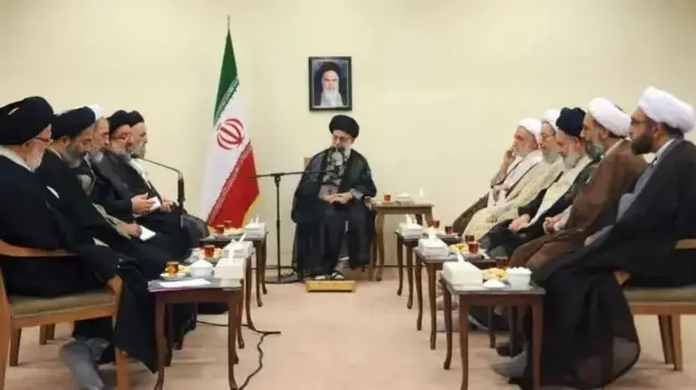 Ayatollah Al Khamanei ari kumwe hamwe n'ubuyobozi