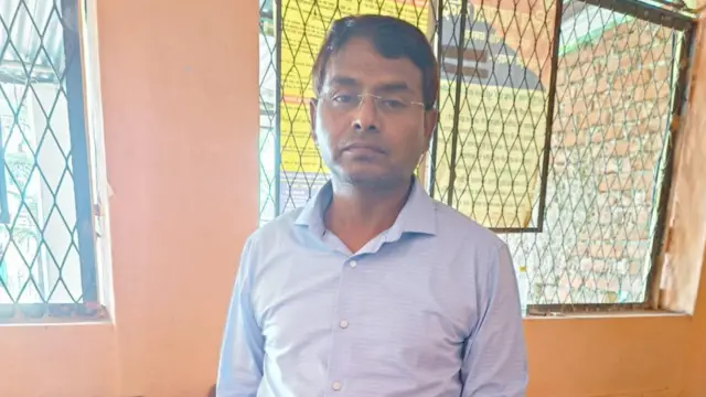 स्कूल के प्रधानाचार्य 