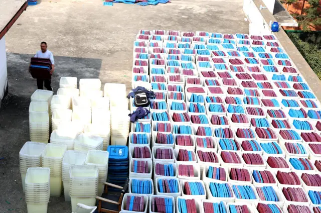 मतदानका लागि आवश्यक विभिन्न सामग्रीहरू