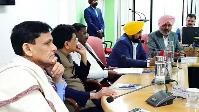 రైతులతో కేంద్ర చర్చలు