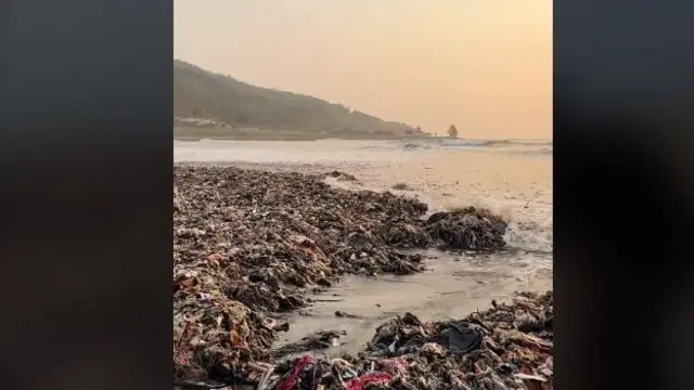 Sampah di pantai Loji kebanyakan tekstil. 