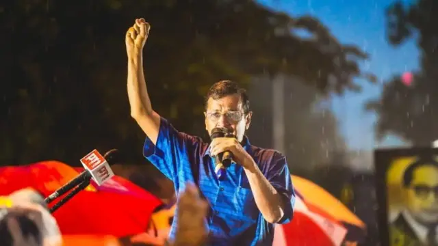 जामिनावर सुटल्यानंतर भाषण करताना दिल्लीचे मुख्यमंत्री अरविंद केजरीवाल.
