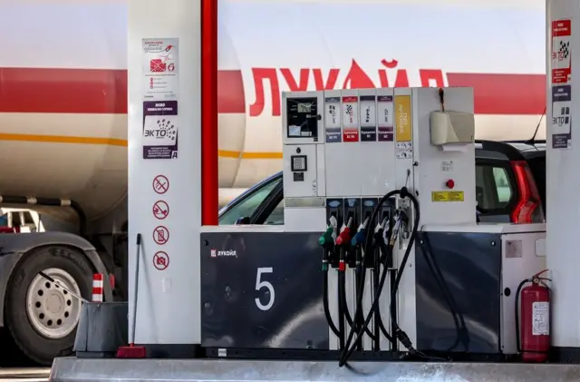 pumpa, benzinska stanica, točenje goriva na pumpi, benzinska pumpa