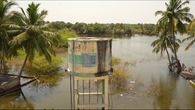 தூத்துக்குடி வடியாத வெள்ள நீர்