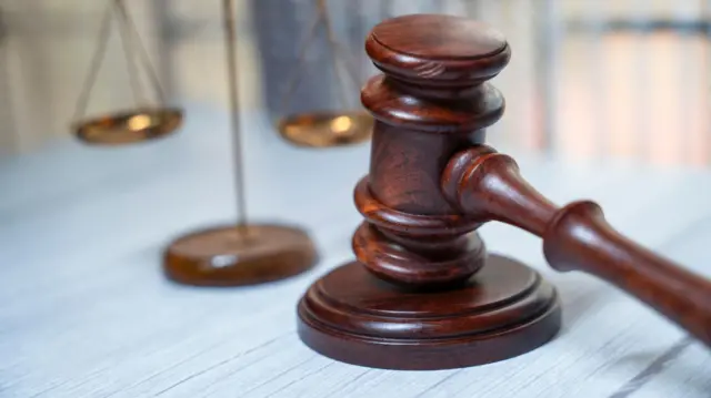 உன்னாவ் பாலியல் வன்கொடுமை வழக்கு: குல்தீப் சிங் செங்காருக்கு எந்த அடிப்படையில் ஜாமீன் கிடைத்தது?