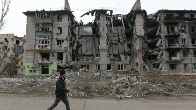 অন্তত ৮০০ ইউক্রেনীয় কর্মকর্তাকে রুশ গুপ্তচর সংস্থা এফএসবির পক্ষে কাজ করার জন্য নিয়োগ করা হয়