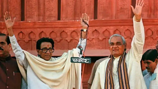 மகாராஷ்டிரா, தமிழ்நாடு, தமிழ், மராத்தி, இந்தி, சிவசேனா, தமிழர்கள், மதராஸி