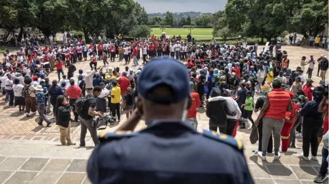 Mormii barattootaa Afriikaa Kibbaatti