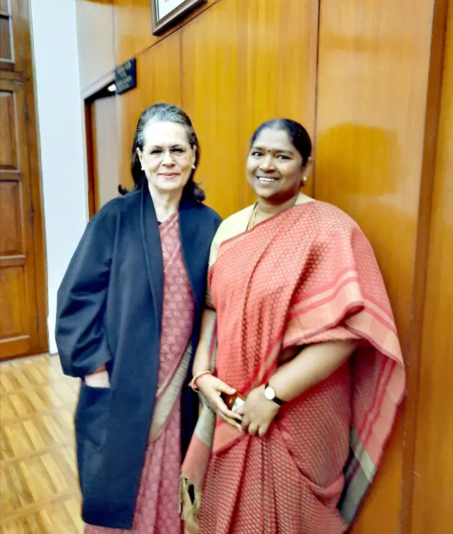  सीताक्का आणि सोनिया गांधी 