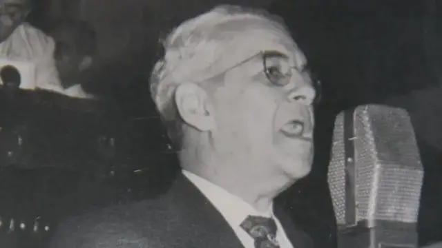 Guaracy Silveira falando ao microfone