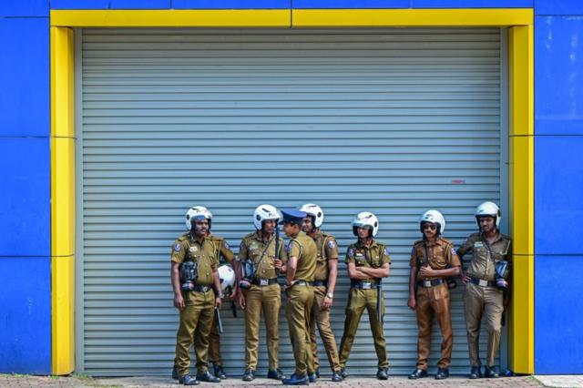 காவல் நிலைய தாக்குதல்