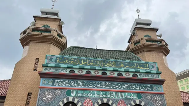 Pengeras suara yang terpasang pada Masjid Jami Al Ma'mur, Kebon Kacang, Tanah Abang, Jakarta Pusat.